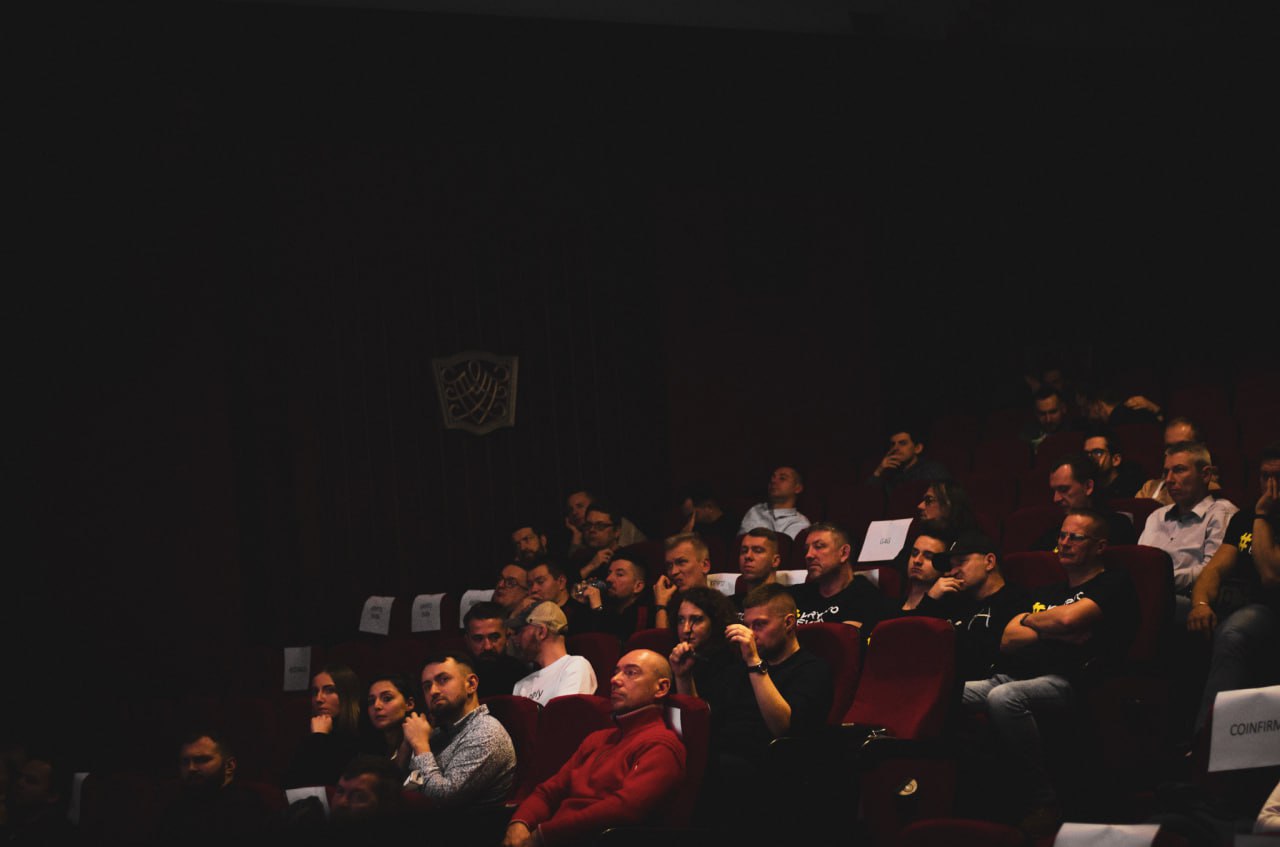 Crowd watching a presentation at MadeInBlockchain in Warsaw